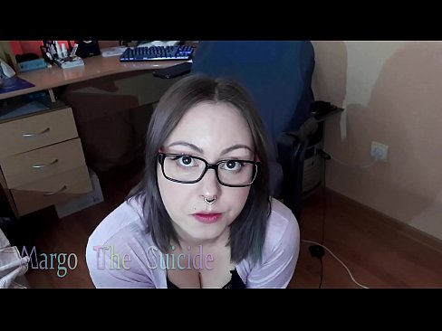 ❤️ Nwatakịrị nwanyị sexy nwere ugegbe na-eme Dildo nke ukwuu na igwefoto ❤️ Ihe na-akpali agụụ mmekọahụ n'ụlọ ﹏